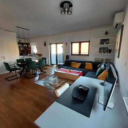 Modern 4-Star Luxury Apt - Wfh Ready, Free Parking Zagabria Esterno foto